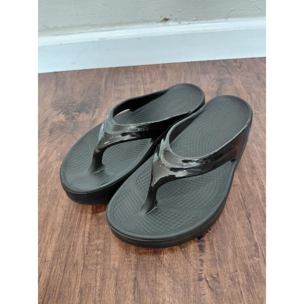 Authentic OOFOS Oomega Thong Women's Size 7 Lightweight Comfort Black
